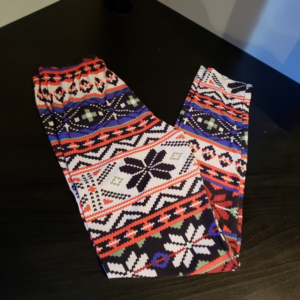 $5/20 Large patterned leggings